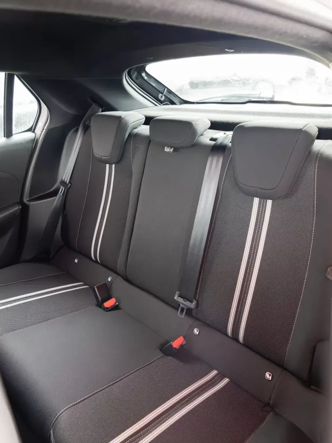 Opel Corsa 2025 - 18500 EUR, 20820 km - AUTO.MOTO.pt - 20820km - foto 8 de 12