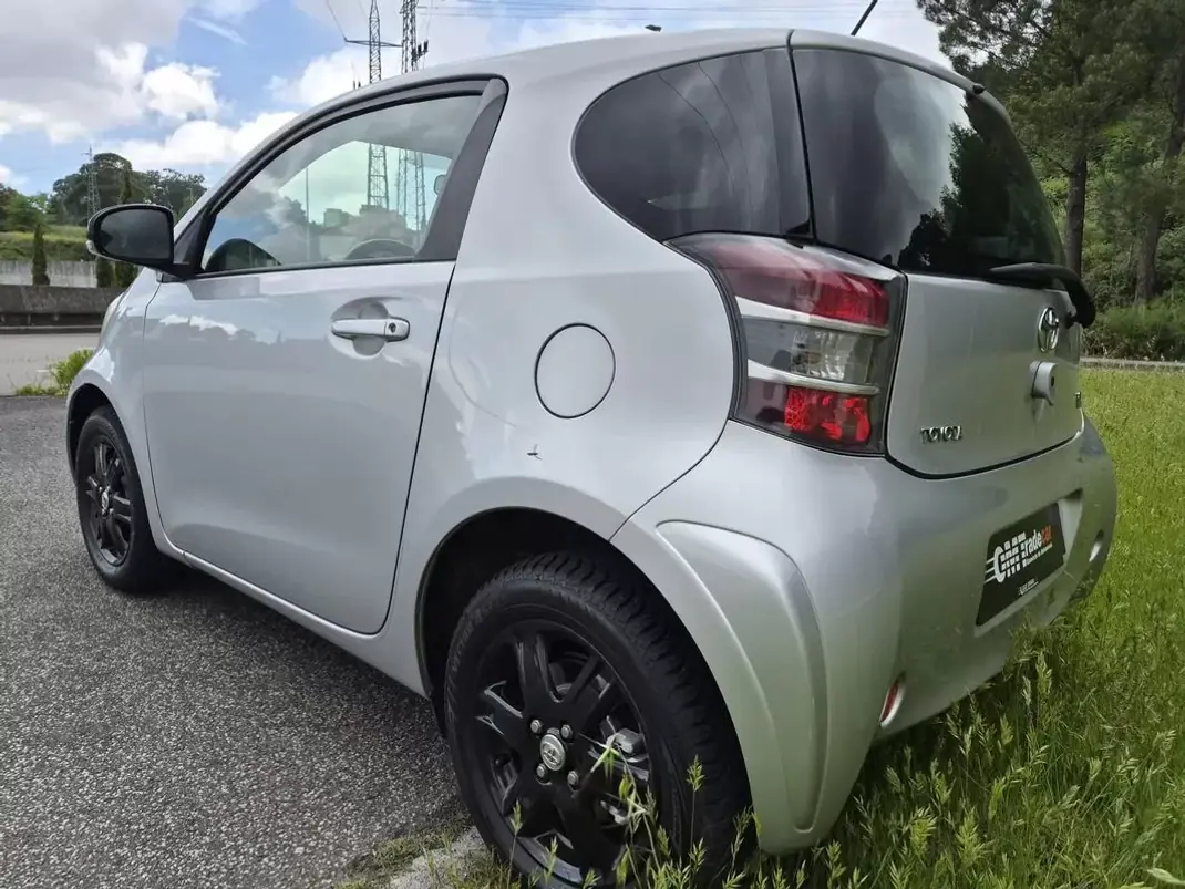 Toyota iQ 2011 - 7499 EUR, 126382 km - AUTO.MOTO.pt - 126382km - foto 3 de 25