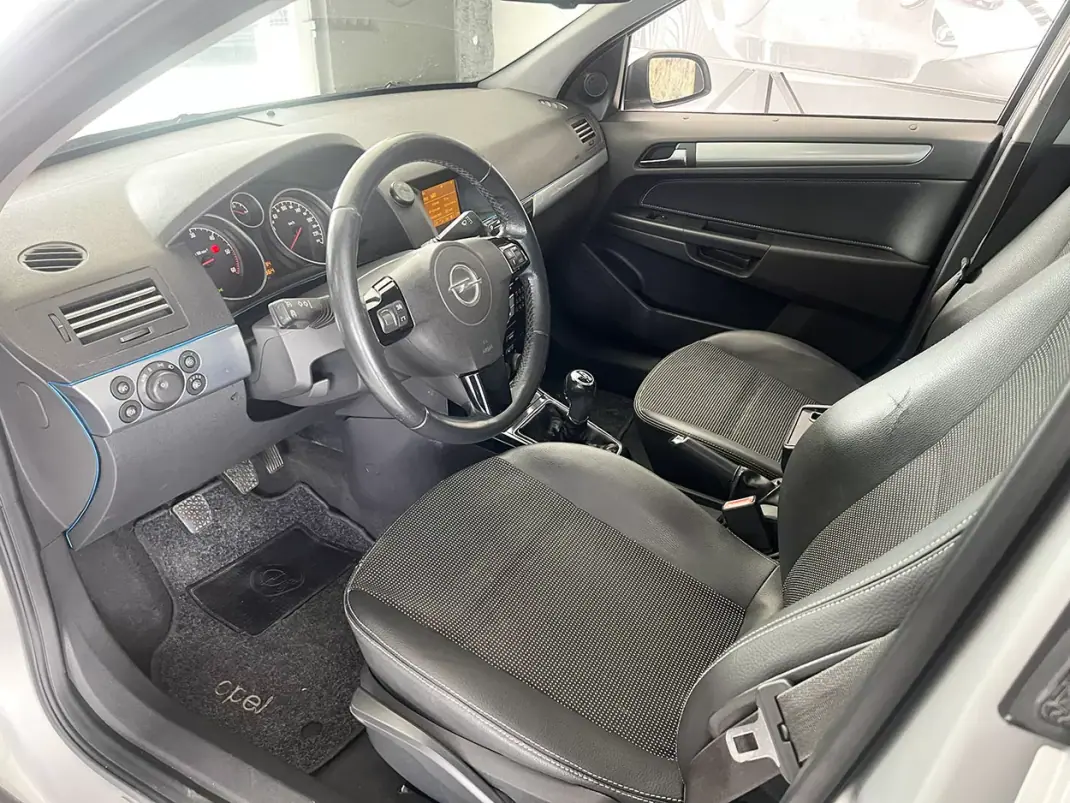 Opel Astra Caravan 2009 - 5600 EUR, 289204 km - AUTO.MOTO.pt - 289204km - foto 6 de 19