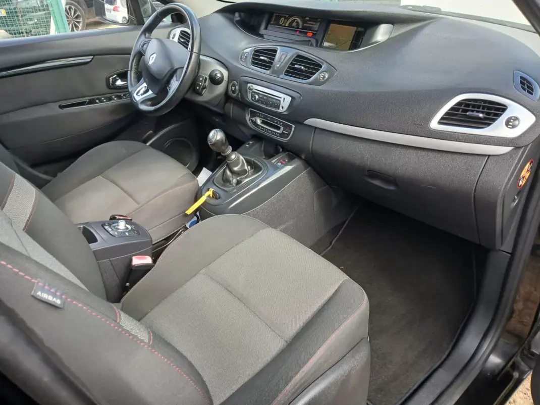 Renault Grand Scénic 2013 - 7600 EUR, 174425 km - AUTO.MOTO.pt - 174425km - foto 22 de 25