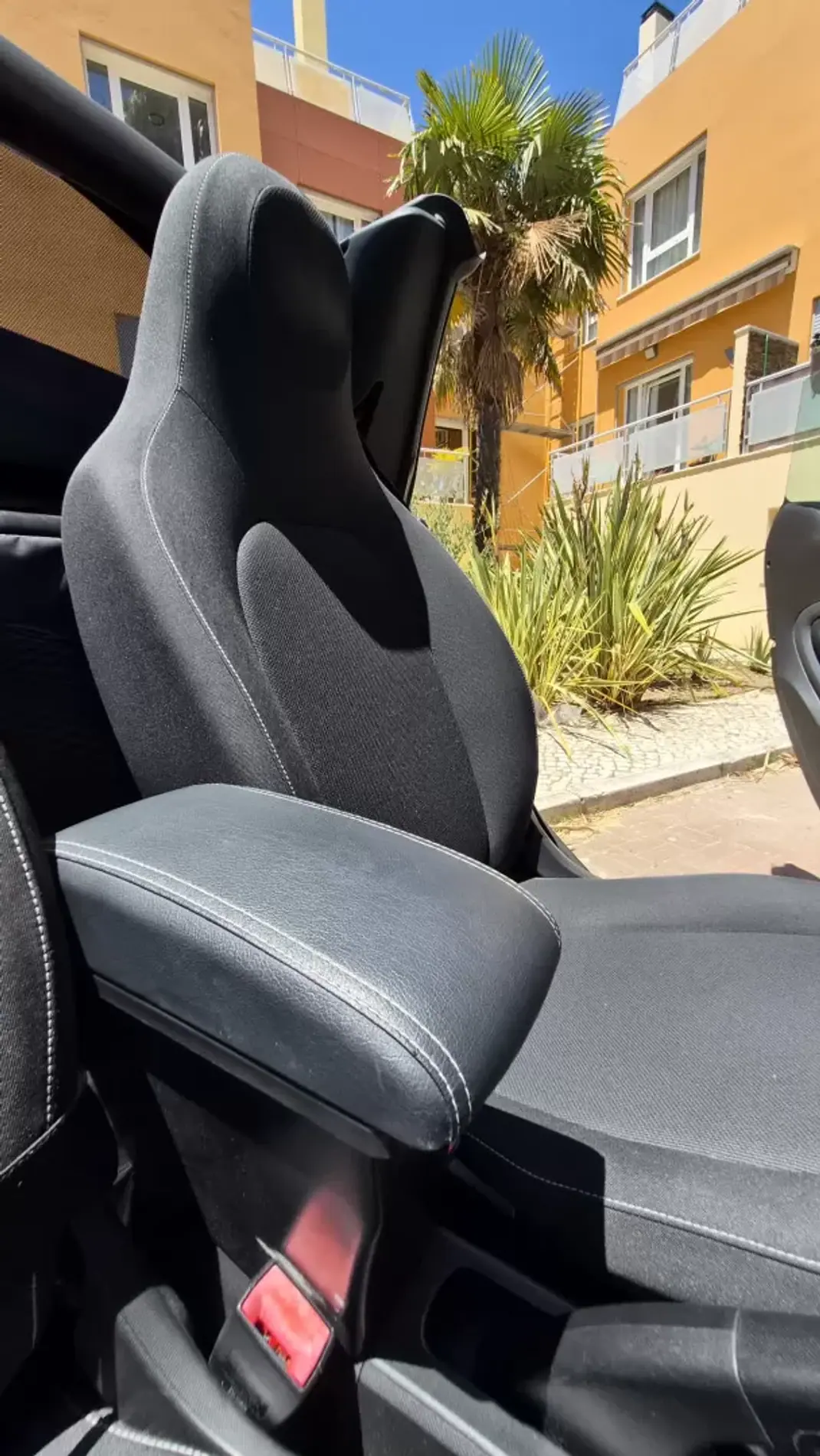 Smart Fortwo Cabrio 2017 - 14980 EUR, 62000 km - AUTO.MOTO.pt - 62000km - foto 13 de 14