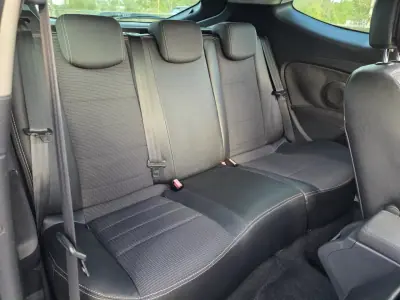 Renault Mégane Coupe 2011 - 8990 EUR, 234000 km - AUTO.MOTO.pt - 234000km - foto 32 de 33