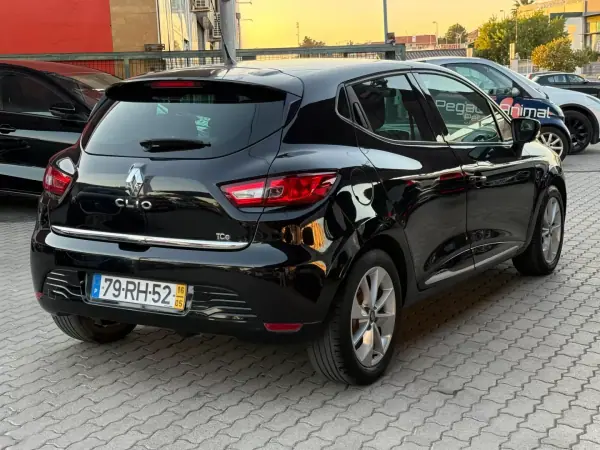 Renault Clio 2018 - 11950 EUR, 88000 km - AUTO.MOTO.pt - 88000km - foto 4 de 15