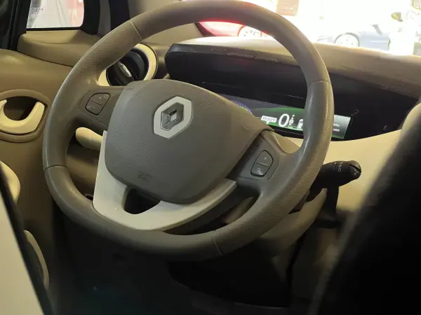 Renault Zoe 2018 - 10990 EUR, 130000 km - AUTO.MOTO.pt - 130000km - foto 15 de 36