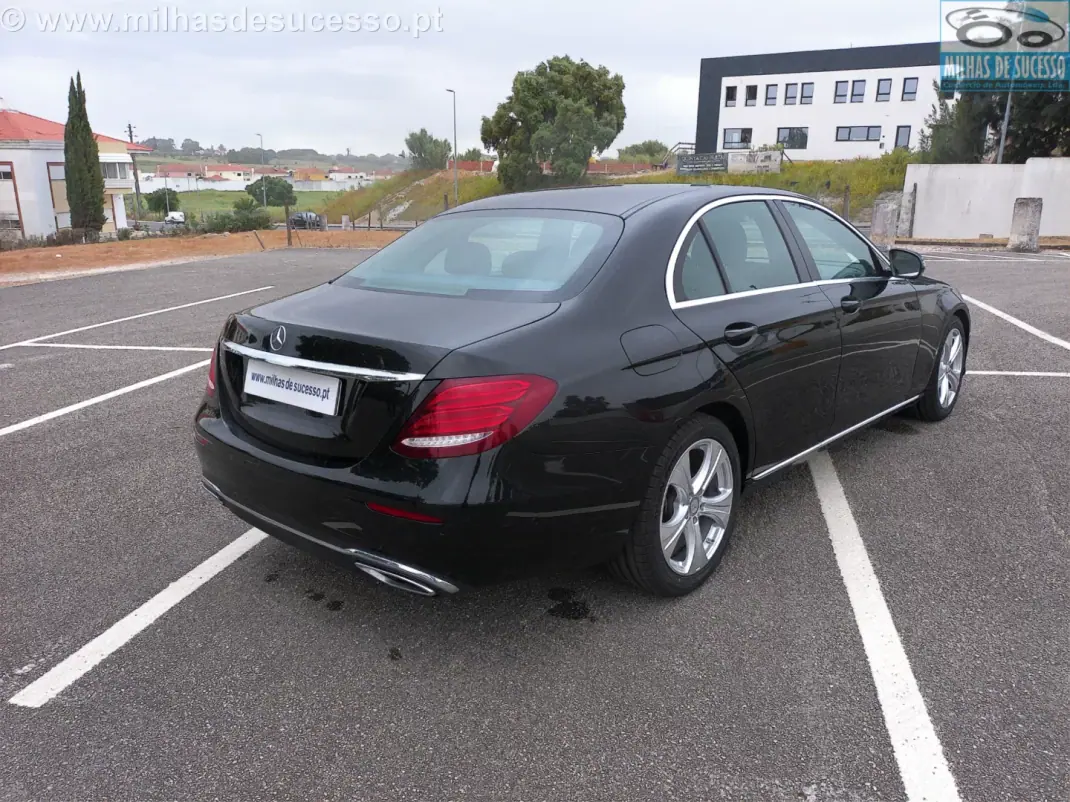 Mercedes-Benz E 220 2017 - 24500 EUR, 181000 km - AUTO.MOTO.pt - 181000km - foto 17 de 20