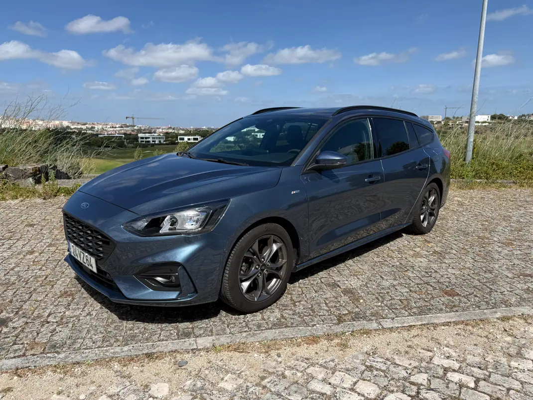 Ford Focus SW 2019 - 15500 EUR, 56000 km - AUTO.MOTO.pt - 56000km - foto 1 de 11