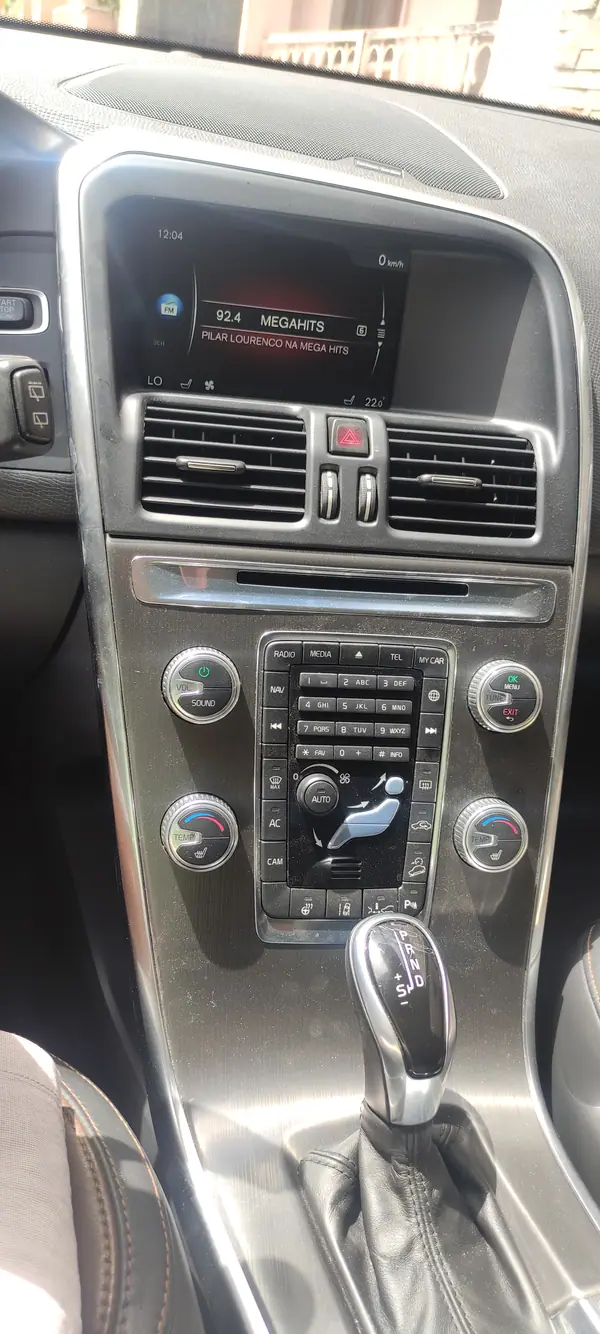 Volvo XC 60 2014 - 16000 EUR, 180000 km - AUTO.MOTO.pt - 180000km - foto 7 de 12