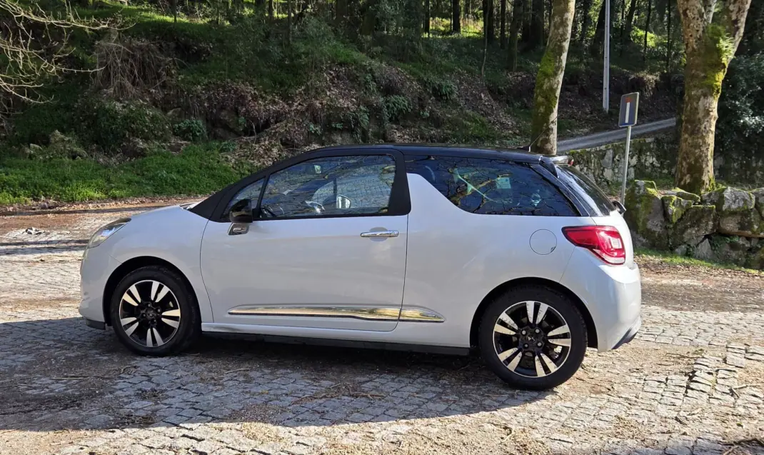 Citroën DS3 2015 - 9850 EUR, 185000 km - AUTO.MOTO.pt - 185000km - foto 6 de 19