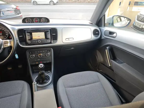 Volkswagen New Beetle 2012 - 12500 EUR, 170000 km - AUTO.MOTO.pt - 170000km - foto 23 de 26