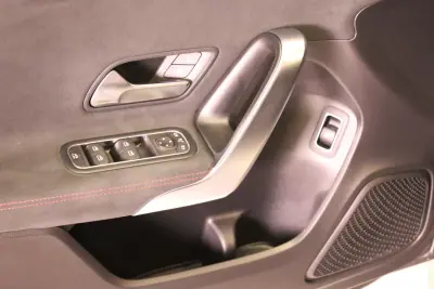 Mercedes-Benz A 180 Limousine 2025 - 39990 EUR, 6272 km - AUTO.MOTO.pt - 6272km - foto 25 de 47