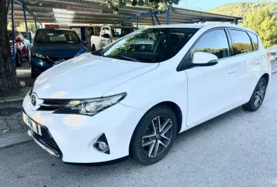 Toyota Auris 2014 - 12500 EUR, 152000 km - 152000km - foto 1 de 13
