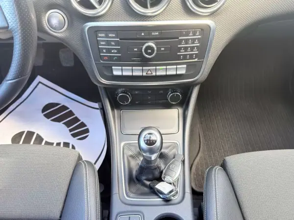 Mercedes-Benz A 180 2018 - 17490 EUR, 147879 km - AUTO.MOTO.pt - 147879km - foto 7 de 20