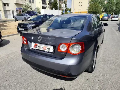 Volkswagen Jetta 2006 - 6500 EUR, 192000 km - AUTO.MOTO.pt - 192000km - foto 24 de 25