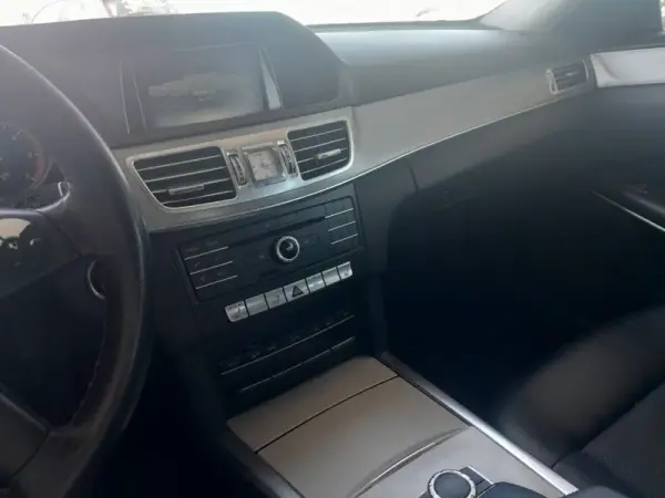 Mercedes-Benz E 200 2016 - 20900 EUR, 180000 km - AUTO.MOTO.pt - 180000km - foto 10 de 10