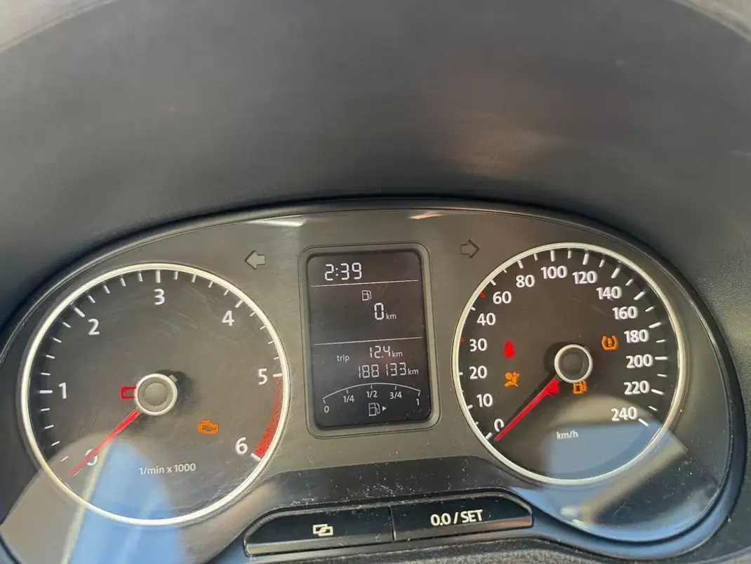 Volkswagen Polo 2012 - 8900 EUR, 188133 km - AUTO.MOTO.pt - 188133km - foto 28 de 28