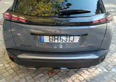 Peugeot 2008 2024 - 26500 EUR, 40000 km - 40000km - foto 7 de 15