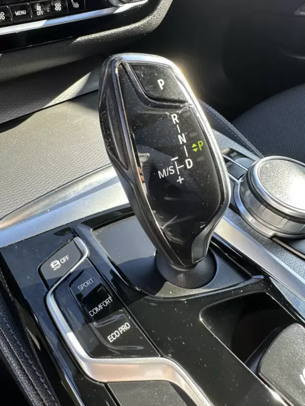 BMW 520 2018 - 28000 EUR, 217000 km - AUTO.MOTO.pt - 217000km - foto 52 de 67