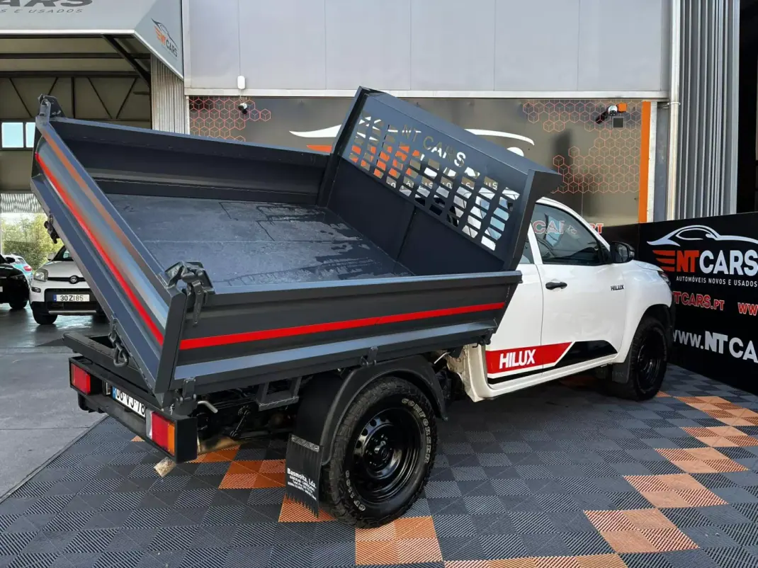 Toyota HILUX 2.4 D-4D 4WD CE TRI-BASCULANTE 2018 - 25900 EUR, 198136 km - AUTO.MOTO.pt - 198136km - foto 3 de 9