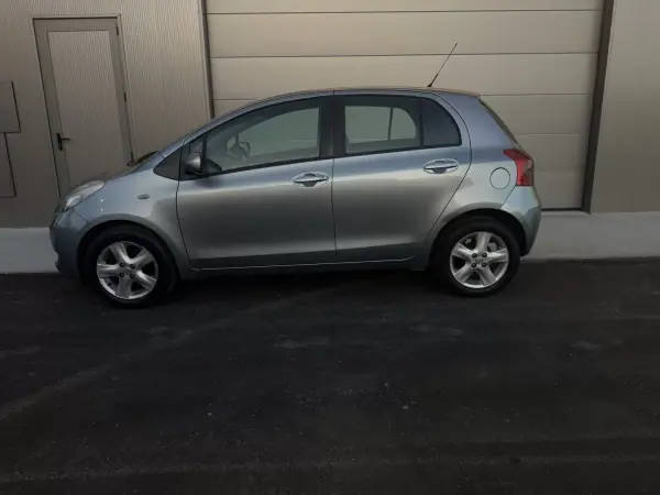 Toyota Yaris 2008 - 6500 EUR, 220615 km - AUTO.MOTO.pt - 220615km - foto 5 de 18