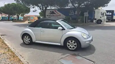 Volkswagen New Beetle Cabriolet 2004 - 9890 EUR, 127830 km - AUTO.MOTO.pt - 127830km - foto 18 de 48