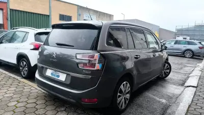 Citroën C4 Grand Picasso 2015 - 11400 EUR, 169000 km - AUTO.MOTO.pt - 169000km - foto 9 de 15