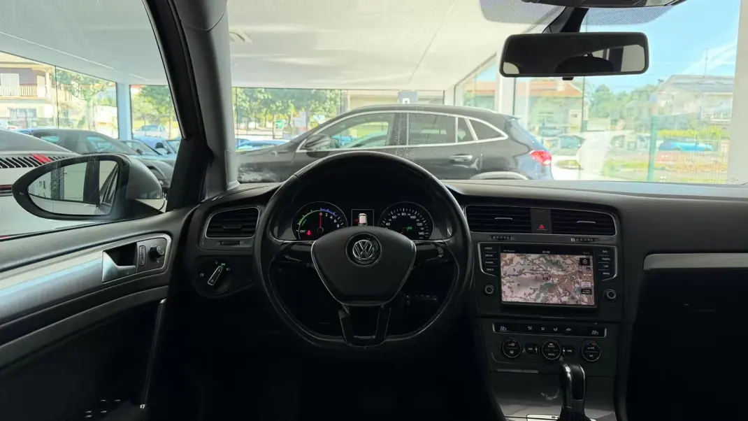Volkswagen e-Golf 2019 - 16490 EUR, 74201 km - 74201km - foto 17 de 27