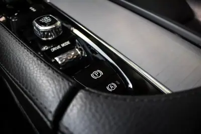 Volvo XC 90 2021 - 37990 EUR, 110263 km - AUTO.MOTO.pt - 110263km - foto 21 de 44