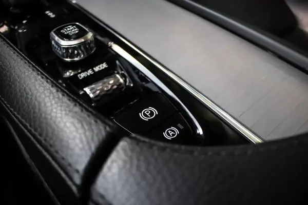 Volvo XC 90 2021 - 37990 EUR, 110263 km - AUTO.MOTO.pt - 110263km - foto 21 de 44