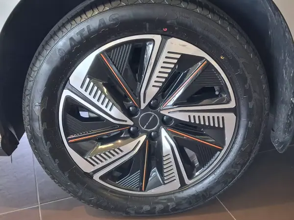 Forthing Friday EV 2025 - 42750 EUR, 13500 km - AUTO.MOTO.pt - 13500km - foto 7 de 33