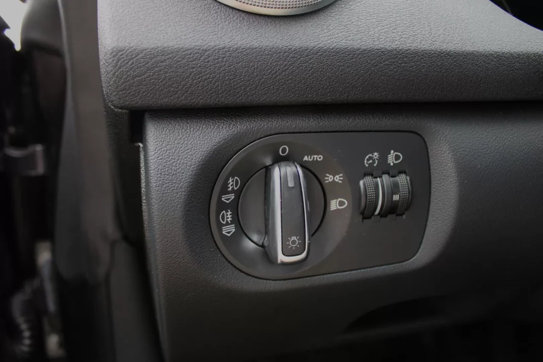 Audi A3 Cabrio 2009 - 11990 EUR, 180000 km - AUTO.MOTO.pt - 180000km - foto 21 de 42