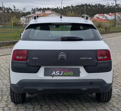 Citroën C4 Cactus 2015 - 8900 EUR, 186378 km - AUTO.MOTO.pt - 186378km - foto 8 de 24