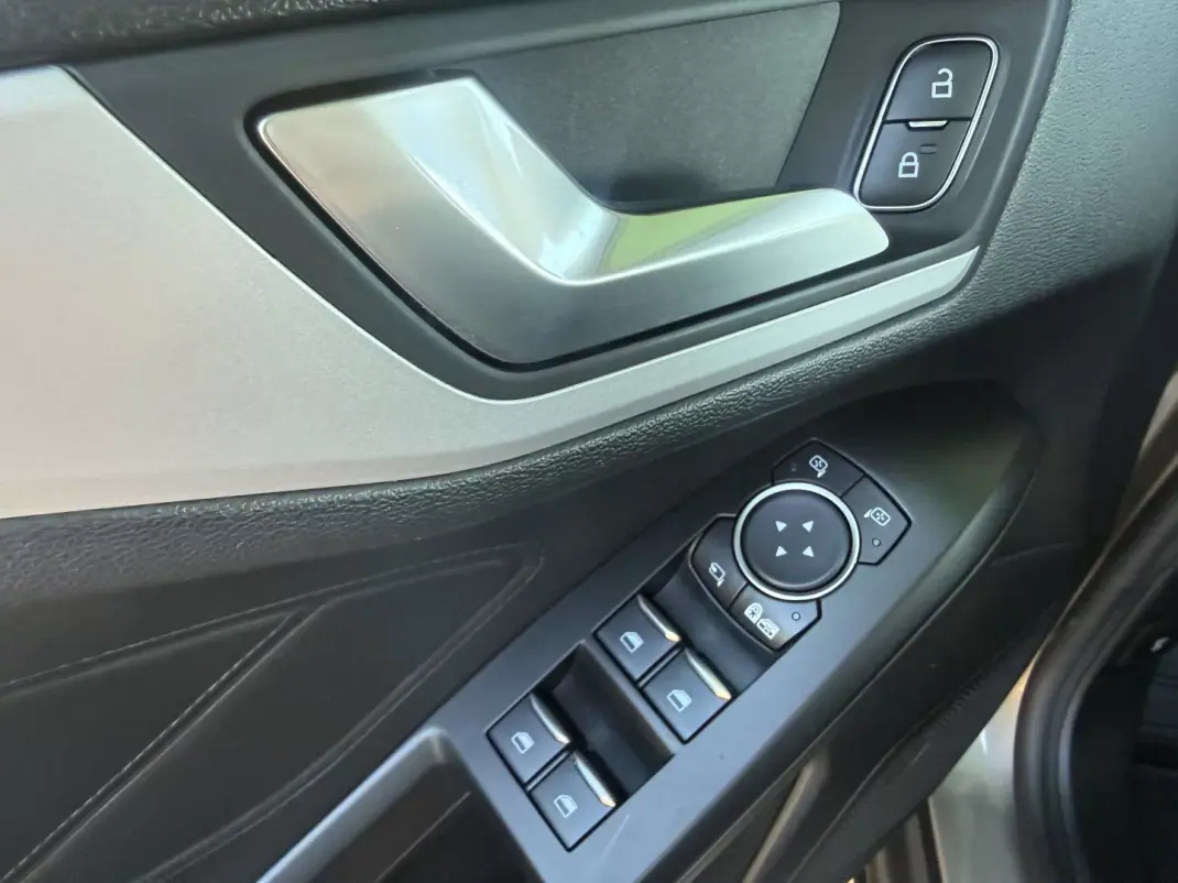 Ford Focus 2019 - 16900 EUR, 25404 km - AUTO.MOTO.pt - 25404km - foto 12 de 16