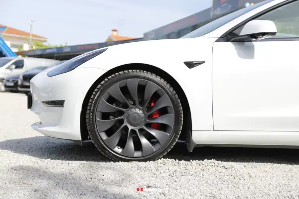 Tesla Model 3 2021 - 32400 EUR, 70000 km - AUTO.MOTO.pt - 70000km - foto 13 de 39