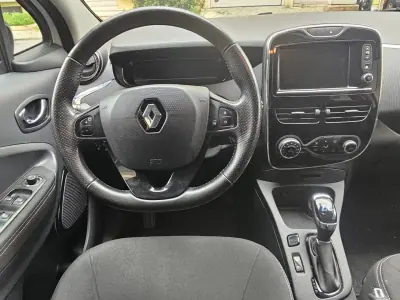 Renault Zoe 2019 - 7850 EUR, 130850 km - AUTO.MOTO.pt - 130850km - foto 10 de 22