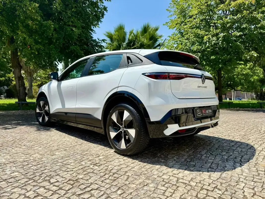 Renault Mégane E-Tech 2023 - 21990 EUR, 43500 km - AUTO.MOTO.pt - 43500km - foto 18 de 38