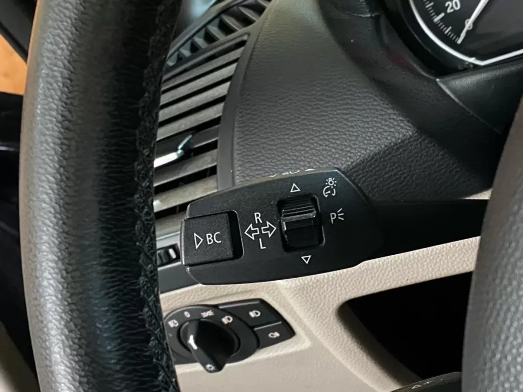 BMW 120 2008 - 12800 EUR, 174000 km - AUTO.MOTO.pt - 174000km - foto 15 de 23