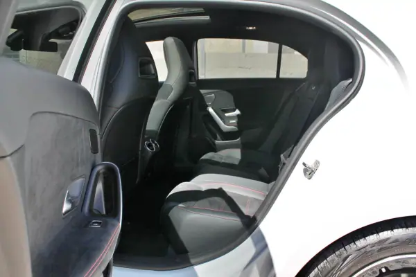 Mercedes-Benz A 180 2023 - 30990 EUR, 60412 km - AUTO.MOTO.pt - 60412km - foto 19 de 31
