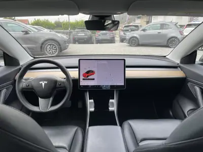 Tesla Model 3 2019 - 22995 EUR, 126801 km - AUTO.MOTO.pt - 126801km - foto 15 de 40