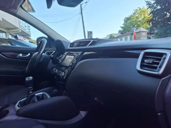 Nissan Qashqai 2015 - 12900 EUR, 138773 km - AUTO.MOTO.pt - 138773km - foto 28 de 39