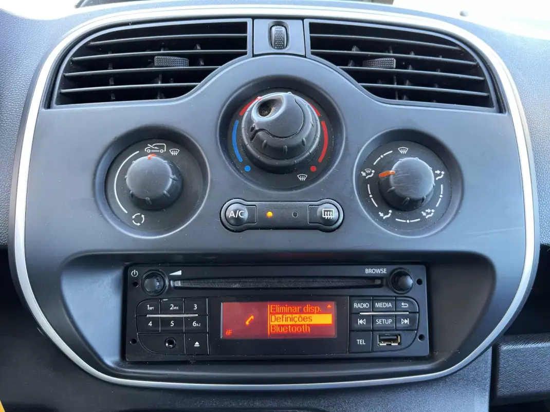 Renault Kangoo 1.5 DCi Business 2020 - 13490 EUR, 142280 km - AUTO.MOTO.pt - 142280km - foto 13 de 17