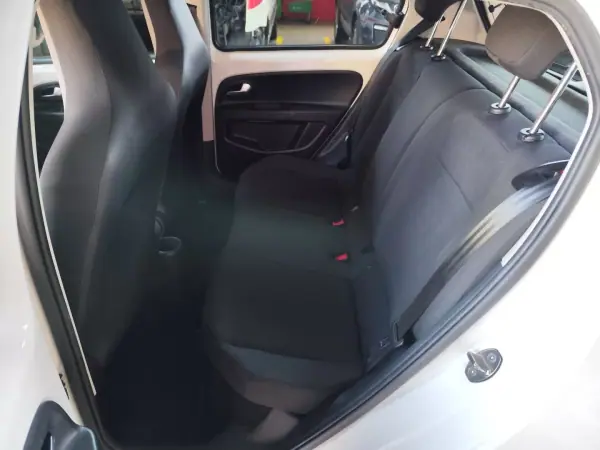 Volkswagen Up! 2019 - 9990 EUR, 117140 km - AUTO.MOTO.pt - 117140km - foto 7 de 9