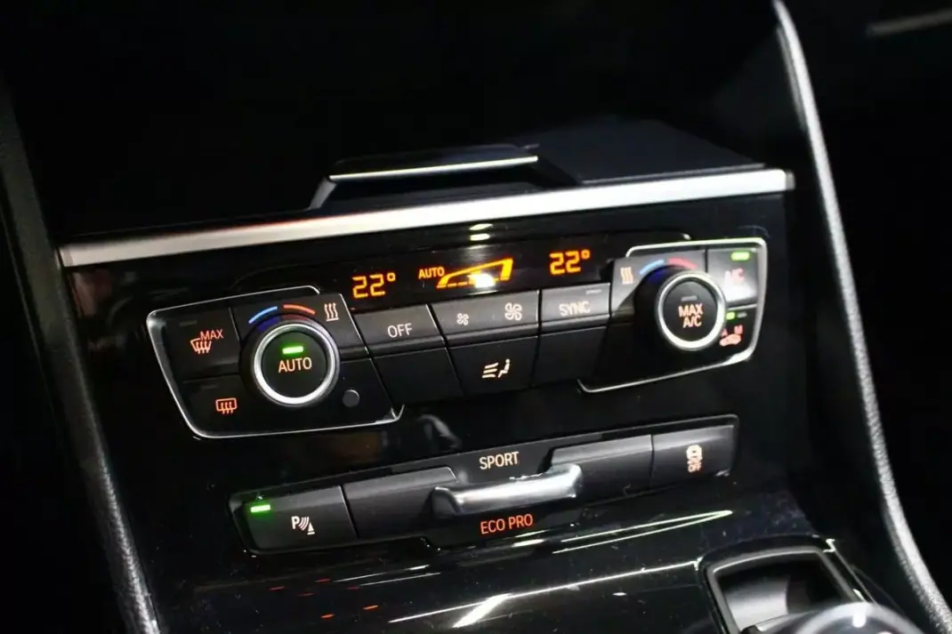 BMW 218 Active Tourer 2015 - 18250 EUR, 66000 km - AUTO.MOTO.pt - 66000km - foto 28 de 30