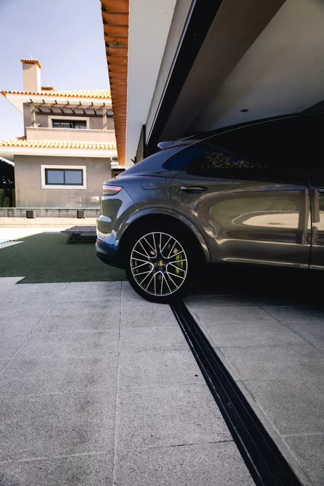 Porsche Cayenne Coupé 2019 - 62900 EUR, 253000 km - AUTO.MOTO.pt - 253000km - foto 17 de 40