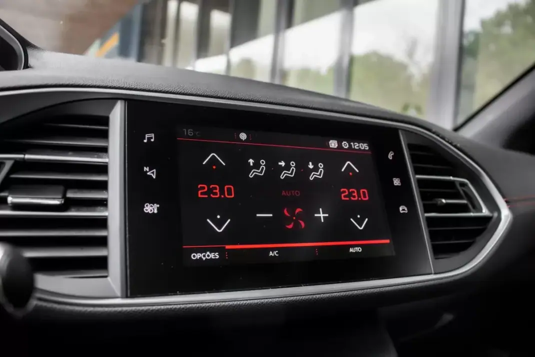 Peugeot 308 2020 - 17990 EUR, 142466 km - AUTO.MOTO.pt - 142466km - foto 41 de 45