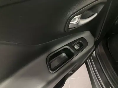 Jeep Renegade 2019 - 12900 EUR, 102216 km - AUTO.MOTO.pt - 102216km - foto 22 de 42