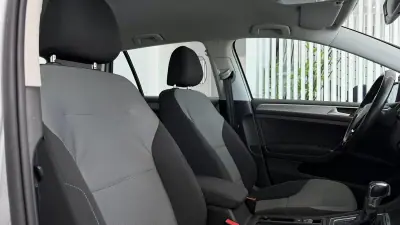 Volkswagen e-Golf 2019 - 16490 EUR, 74201 km - 74201km - foto 23 de 27