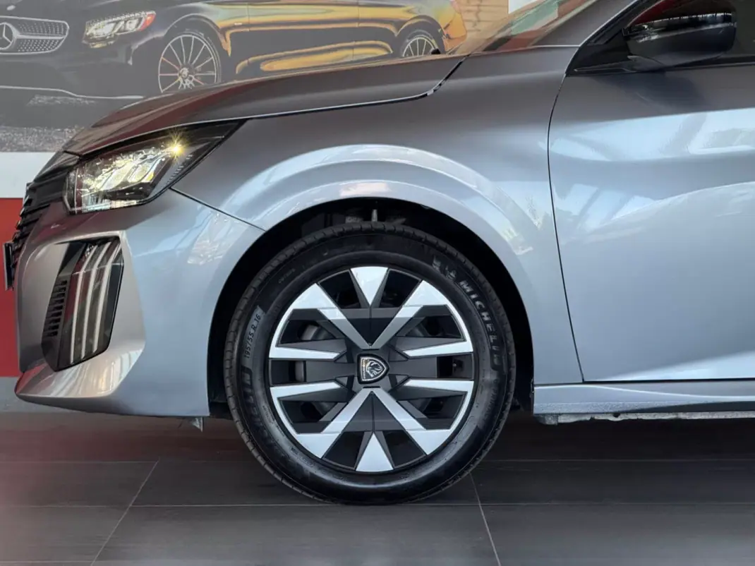 Peugeot 208 2025 - 16500 EUR, 16489 km - 16489km - foto 8 de 21