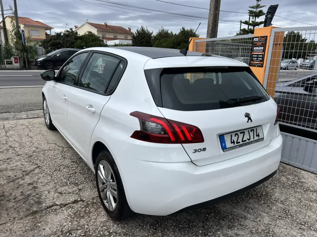 Peugeot 308 2019 - 12750 EUR, 142695 km - AUTO.MOTO.pt - 142695km - foto 12 de 19