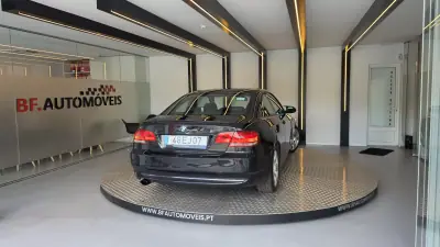 BMW 320 2007 - 10900 EUR, 279640 km - AUTO.MOTO.pt - 279640km - foto 18 de 56