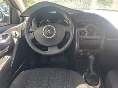 Renault Mégane 2006 - 2700 EUR, 236305 km - AUTO.MOTO.pt - 236305km - foto 6 de 10